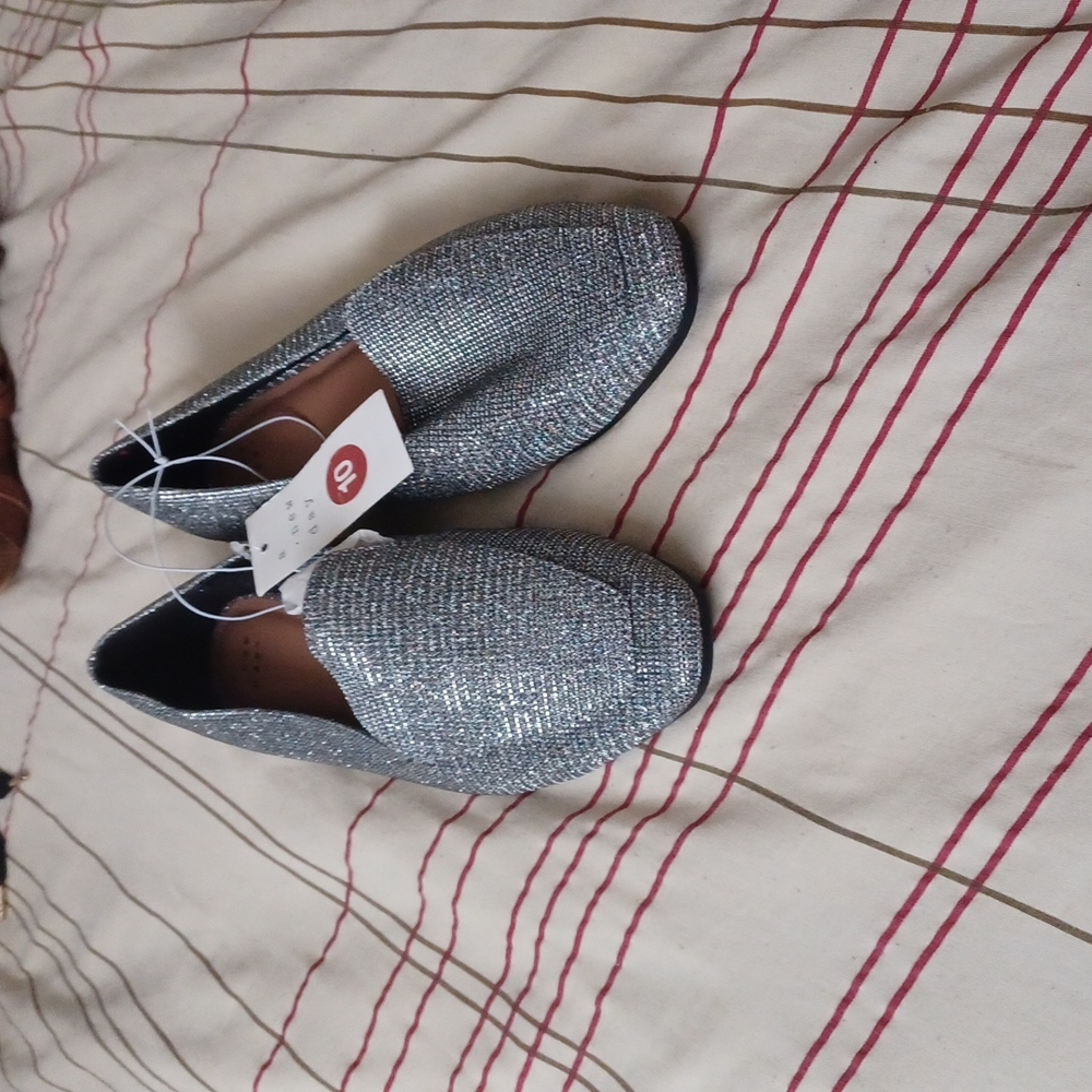 Ladies silver flats